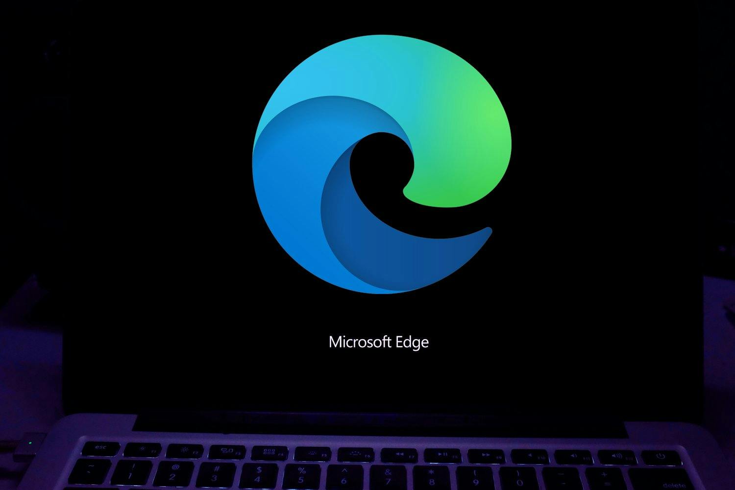 Microsoft Edge: Aktiverer du den nye mørke tilstanden, unngår du forskjellige gråtoner som ikke er helt svarte.